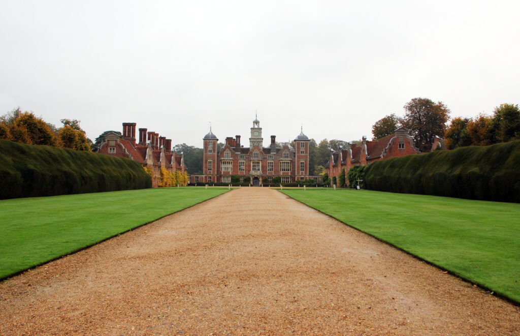 Blickling Hall - long approach driveway in gravel straight to the Hall