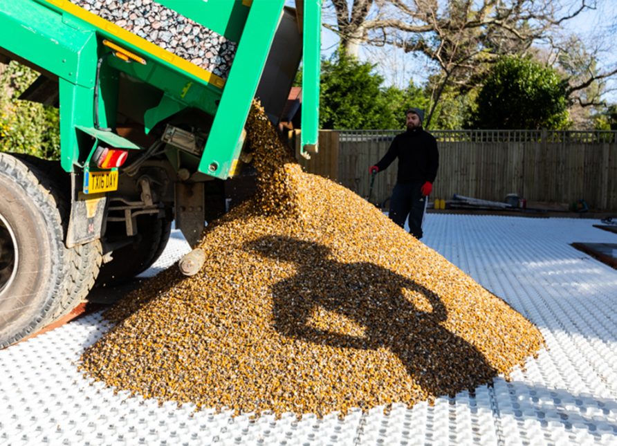 How much gravel is required for a gravel driveway?