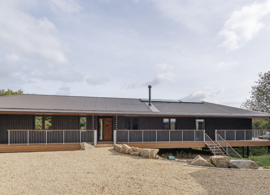 Permeable gravel driveway at contemporary riverside home in Devon using Gravelrings, wide view